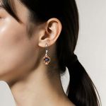 золотые серьги с драгоценными камнями 17072885